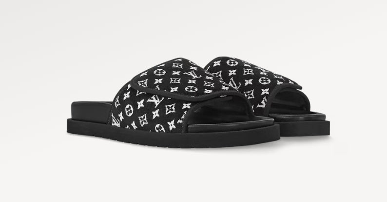 New black printed slippers