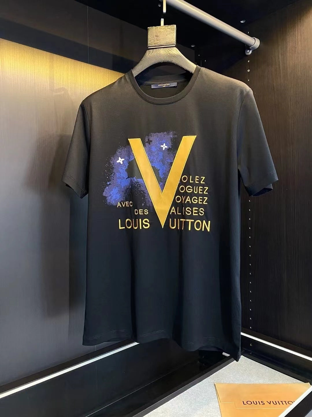 AS-Big V graphic T-shirt