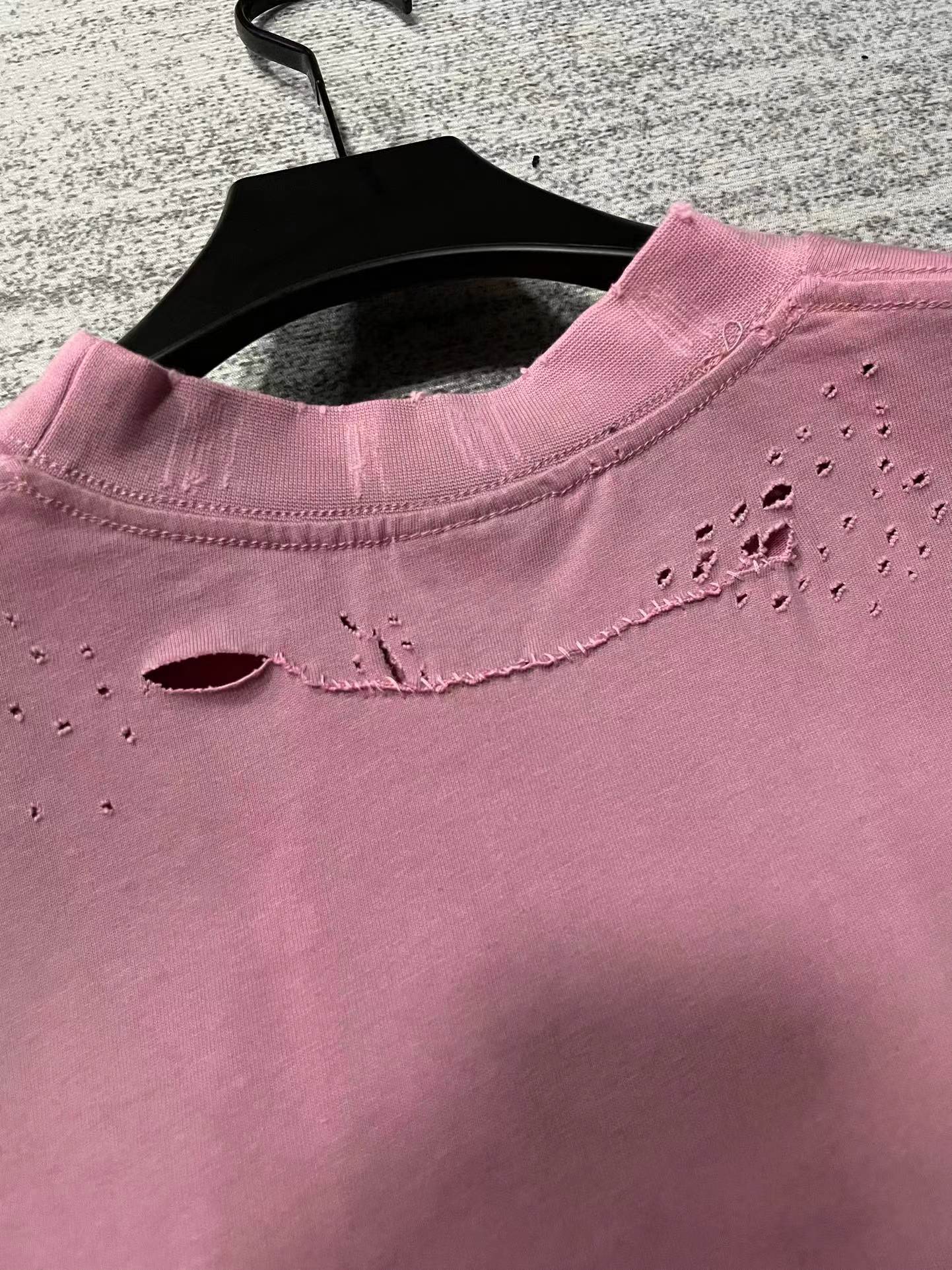 24ss Pink distressed holes T-shirts