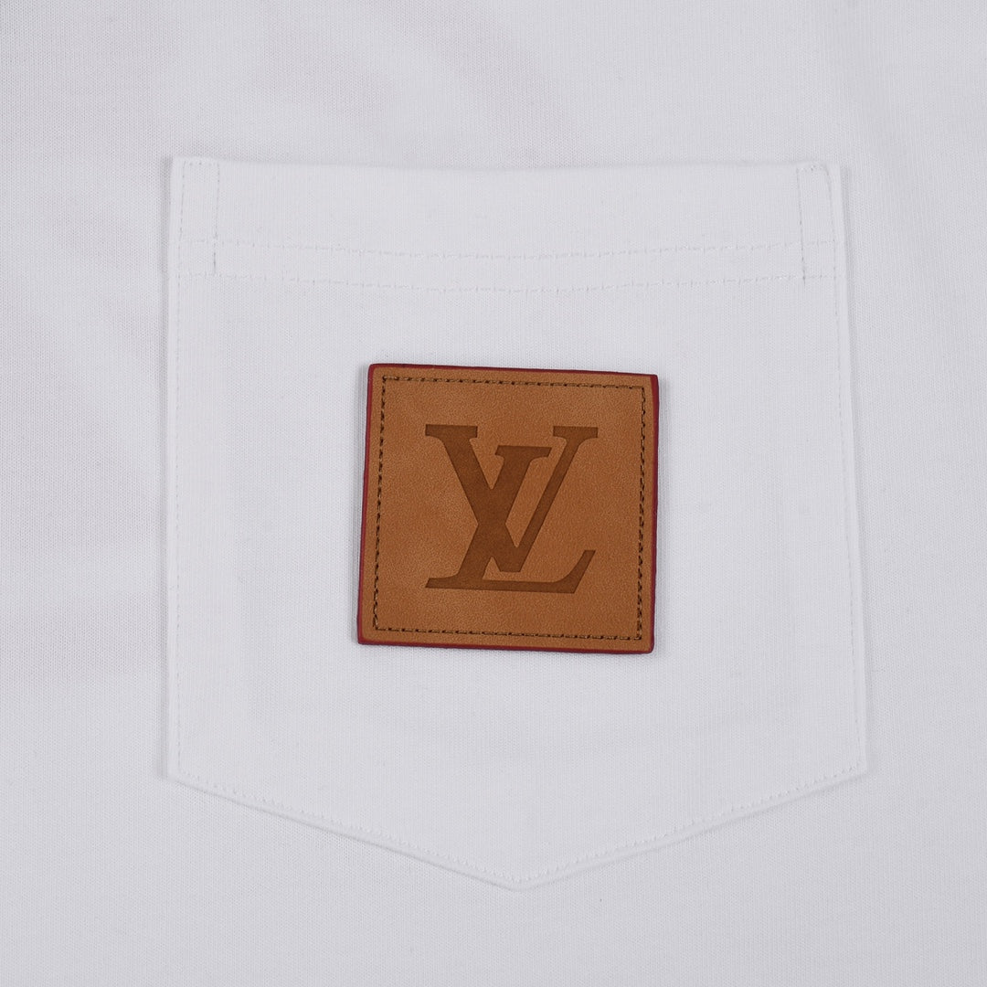 Printed letters on the right chest, short sleeves with exquisite printed design on the back panel